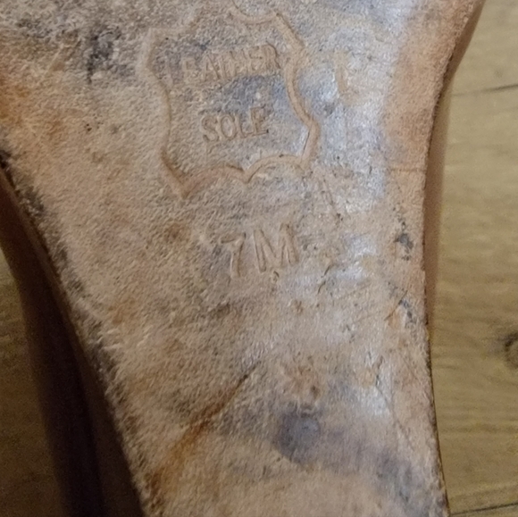 Tory Burch Brown Leather Raleigh Medallion Gold Wedge Heels - Picture 10 of 11